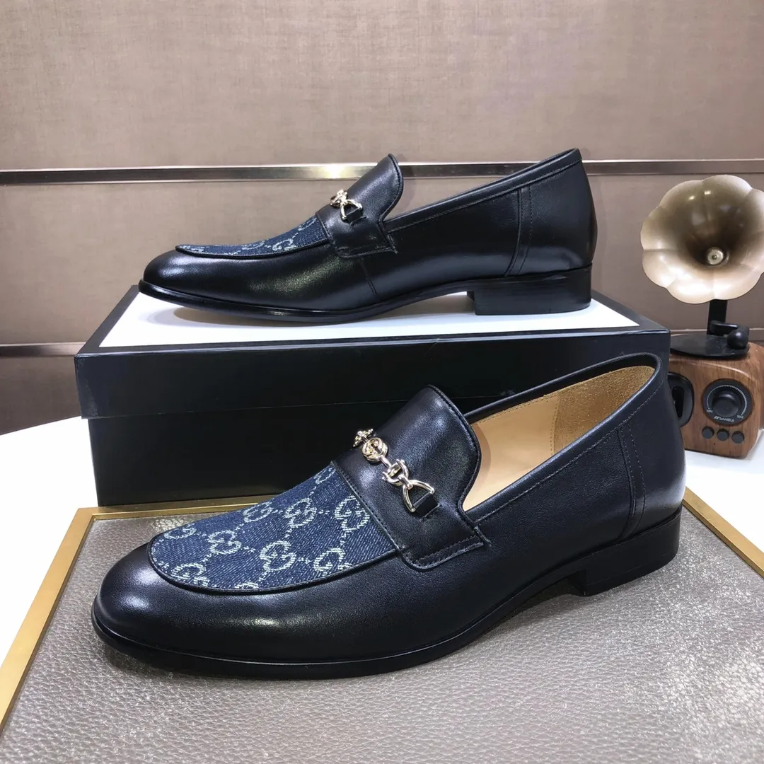 Factory batch 500💰Italy’s top luxury men’s shoe giant (GUCCI) (Gucci) (full cowhide lining) new arrival🍃Original European style🔰 Pleasant to the eye😍In order to make the shoes more durable and non-deformable🌀The production continues to follow traditional methods but there is still no lack of innovation💪The original sheepskin is selected for the leather♻️Smooth, natural and extra bright⭐Made of imported cowhide The rich man’s first choice 38-45 (45 customized)